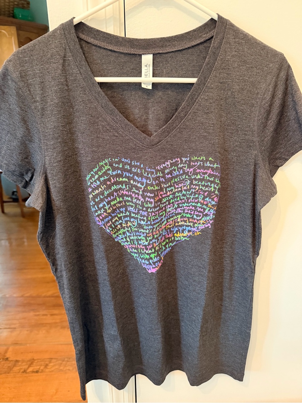 COLDPLAY Concert T-shirt Bella Canvas V-Neck gray Tee w/Multicolor Heart